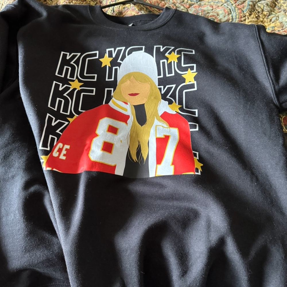 Size medium Taylor Swift 87 sweatshirt worn once!